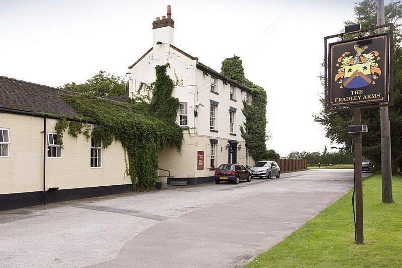 Premier Inn Lichfield North East Экстерьер фото